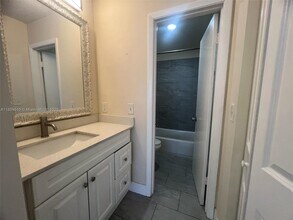6560 W 27th Ct, Unit 2157 in Hialeah, FL - Foto de edificio - Building Photo