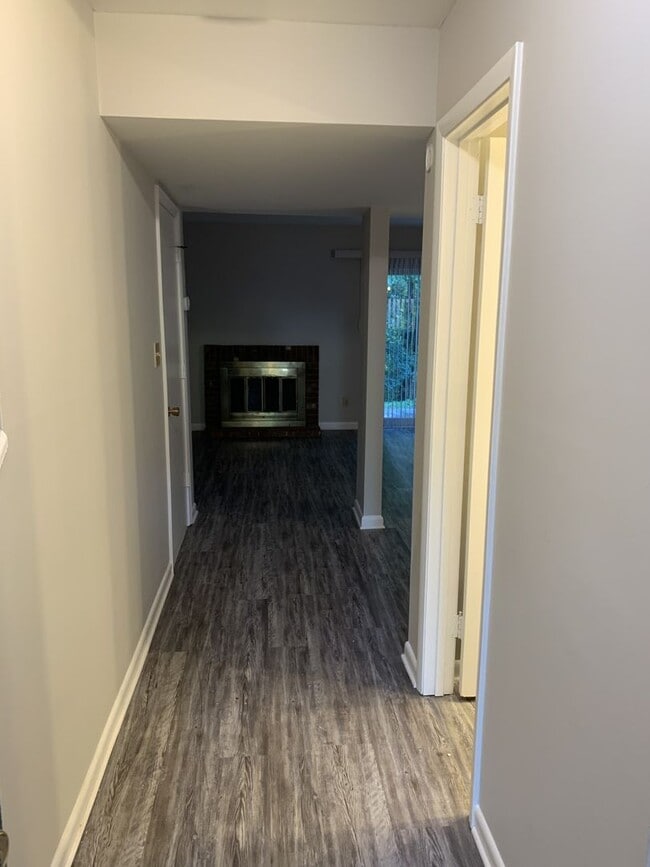 225 Village Ln in Greensboro, NC - Building Photo - Building Photo