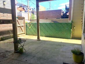 2040 W McLean Ave, Unit G in Chicago, IL - Foto de edificio - Building Photo