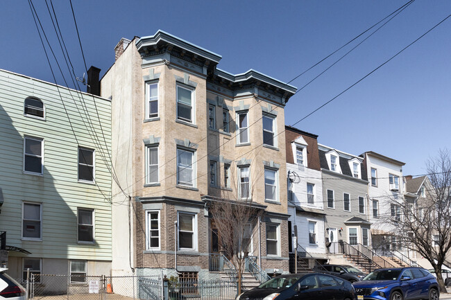 207 Ogden Ave in Jersey City, NJ - Foto de edificio - Building Photo