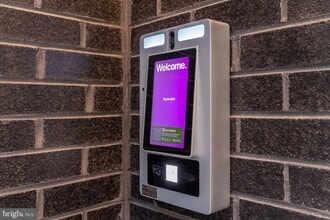 629 W Girard Ave in Philadelphia, PA - Foto de edificio - Building Photo