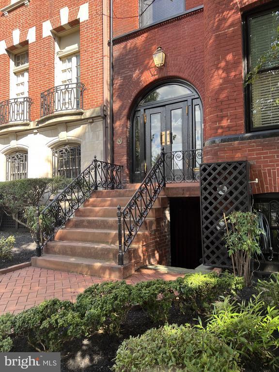 property at 1605 22nd St NW