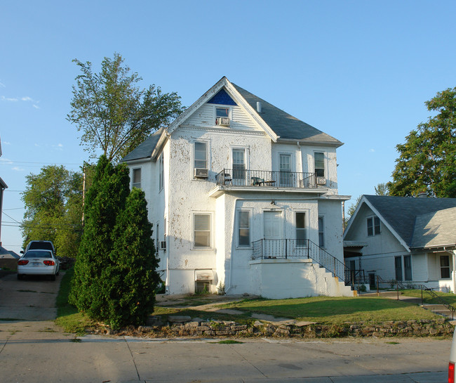 4911 Davenport St in Omaha, NE - Foto de edificio - Building Photo