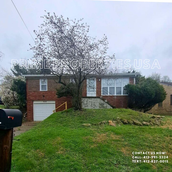 928 Rita Dr in Pittsburgh, PA - Building Photo