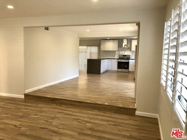 11520 Wyoming Ave in Los Angeles, CA - Building Photo - Building Photo