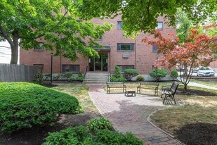 14 Riverside St, Unit 3 in Watertown, MA - Building Photo