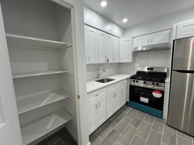48-32 59th St in Queens, NY - Building Photo - Building Photo