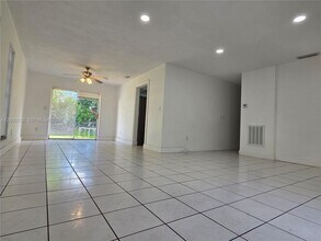 400 NE 142nd St in North Miami, FL - Building Photo - Building Photo
