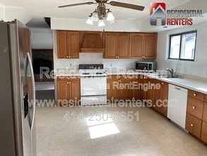 257 S Regis Rd in Saukville, WI - Building Photo - Building Photo