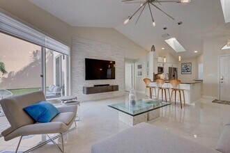 75 Via Del Corso in Palm Beach Gardens, FL - Foto de edificio - Building Photo