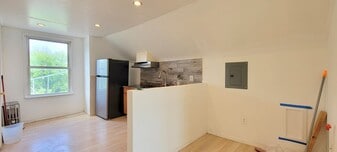 209 Sylvan Ave, Unit 3rd Floor in Newark, NJ - Building Photo