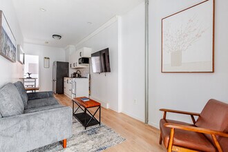 93 1/2 E 7th St in New York, NY - Building Photo - Building Photo