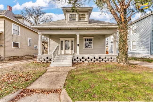 property at 305 N Pennsylvania Ave