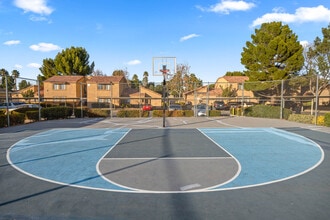 Granada Villas in Lancaster, CA - Foto de edificio - Building Photo