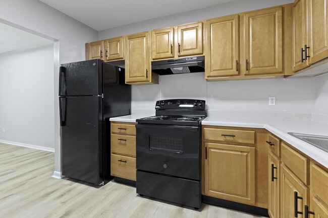 Fields Apartments in Indianapolis, IN - Foto de edificio - Building Photo