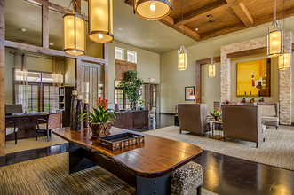 Crescent Pointe Apartments in College Station, TX - Building Photo - Building Photo