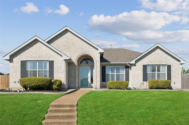 4001 Lakeside Dr in Rowlett, TX - Building Photo