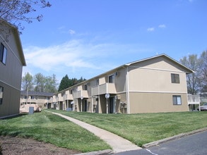 Crestview 4 Apartments in Concord, NC - Foto de edificio - Building Photo