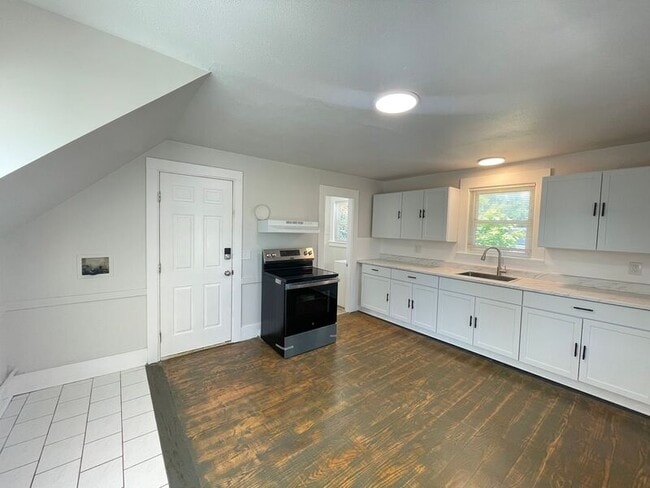 359 Nashua St in Milford, NH - Building Photo - Building Photo