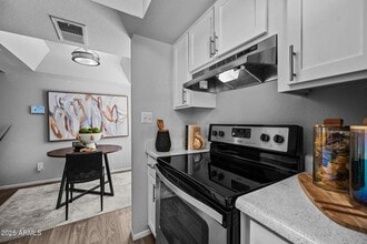 4748 W Sierra Vista Dr, Unit B1 in Glendale, AZ - Building Photo - Building Photo