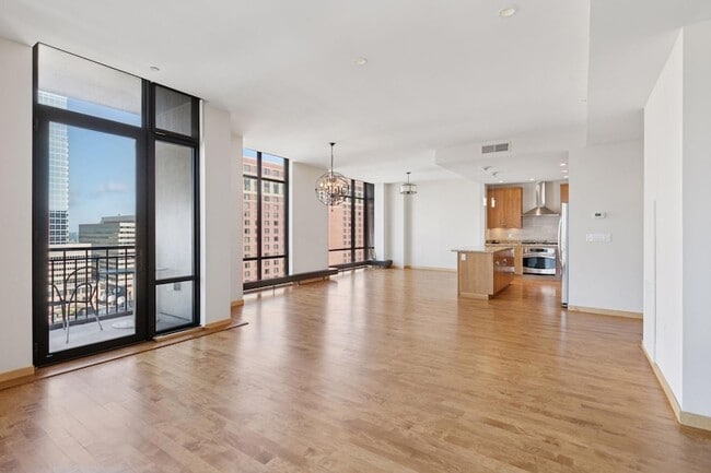 201 S 11th St in Minneapolis, MN - Foto de edificio - Building Photo