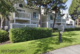 Pacific Crest Apartments in Pinole, CA - Building Photo - Building Photo