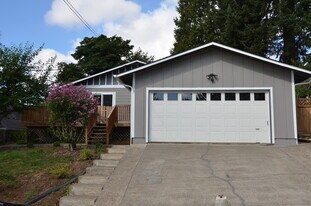 1317 NW Benton St in Camas, WA - Building Photo