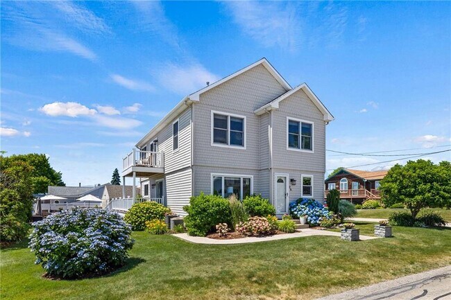 26 Walcott Ave in Narragansett, RI - Building Photo - Building Photo