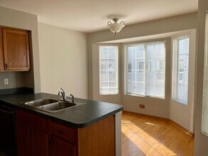 1754 Middlebury Dr in Aurora, IL - Building Photo - Building Photo