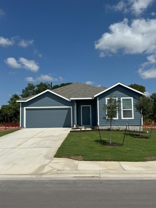 203 Heritage Grv in Bertram, TX - Building Photo