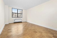 400 E 71st St, Unit 3U in New York, NY - Building Photo - Building Photo