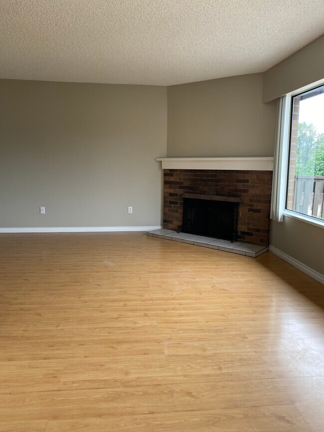 1023 Old Lillooet Rd in North Vancouver, BC - Building Photo - Building Photo