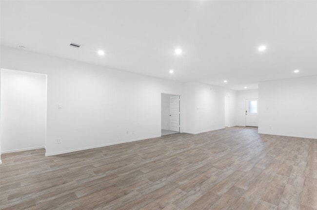 property at 7418 Elm Lndg Ln