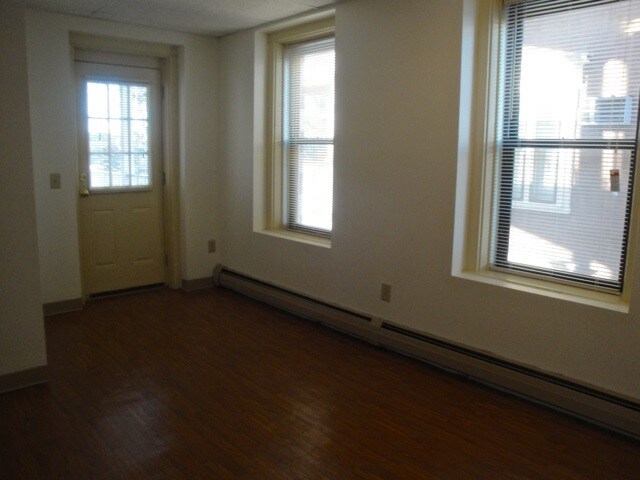 610 Union St-Unit -204 in Manchester, NH - Foto de edificio - Building Photo