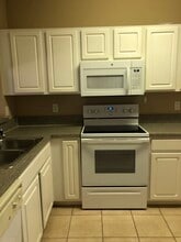 10037 Poppy Hill Dr, Unit Townhouse in Ft. Myers, FL - Building Photo - Building Photo