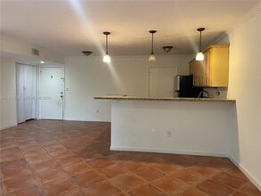 7487 SW 82nd St in Miami, FL - Building Photo - Building Photo