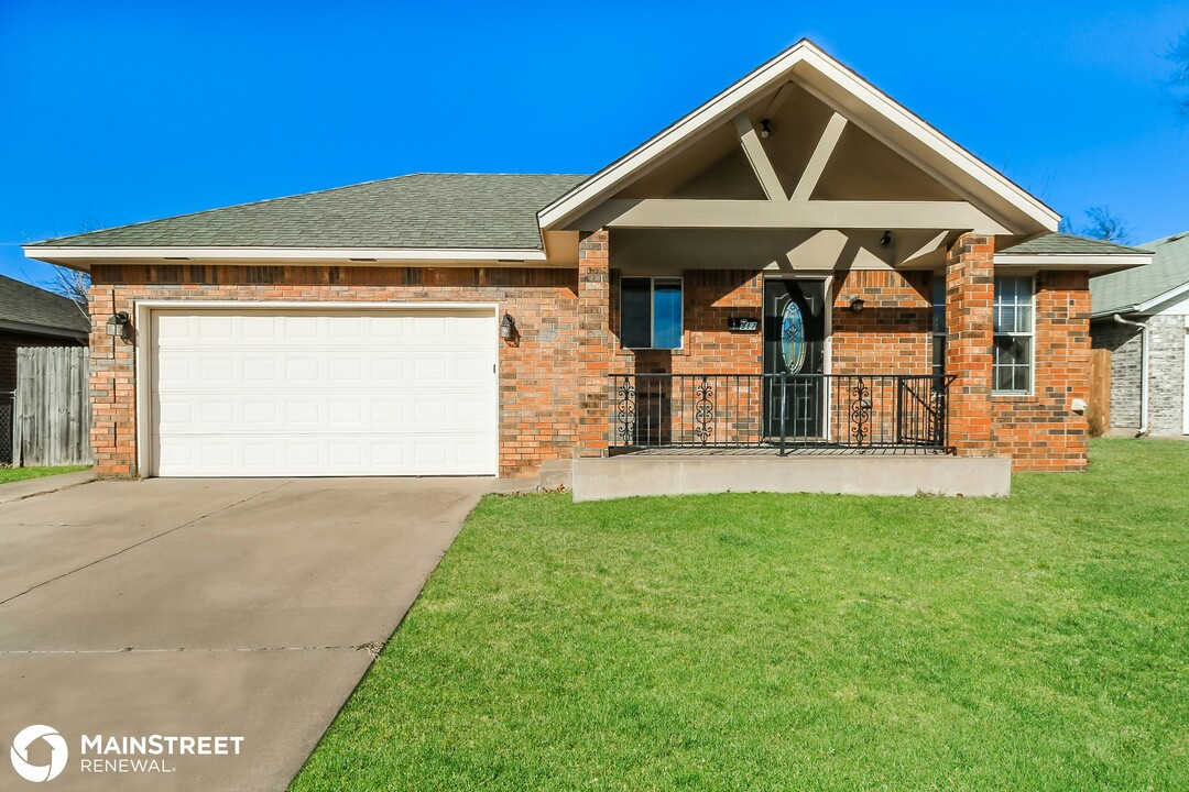 817 NW 17th St in Moore, OK - Building Photo