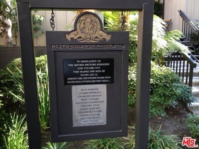 property at 1115 Raintree Cir