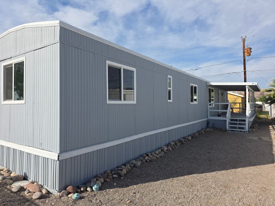1911 Granada Dr in Bullhead City, AZ - Building Photo