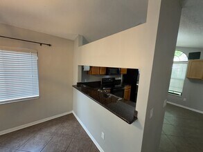 2201 Grasmere Dr in Apopka, FL - Building Photo - Building Photo