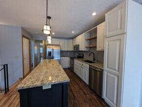 1112 E 145th St in Burnsville, MN - Building Photo - Building Photo