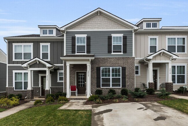 2517 Drumwright Wy in Columbia, TN - Foto de edificio - Building Photo