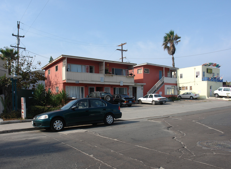 715-723 Reed Ave in San Diego, CA - Building Photo