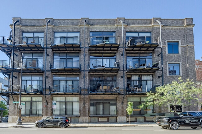 property at 2735 W Armitage Ave