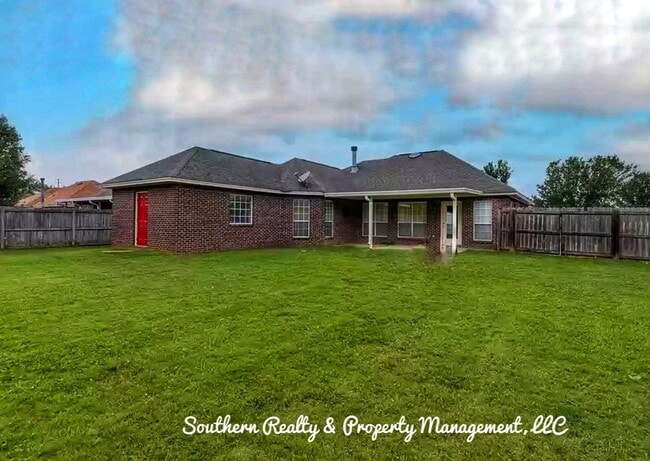 68 Silver Pointe Dr in Elmore, AL - Building Photo - Building Photo