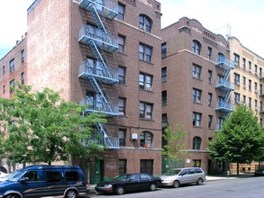 2069-2071 Walton Ave in Bronx, NY - Foto de edificio - Building Photo