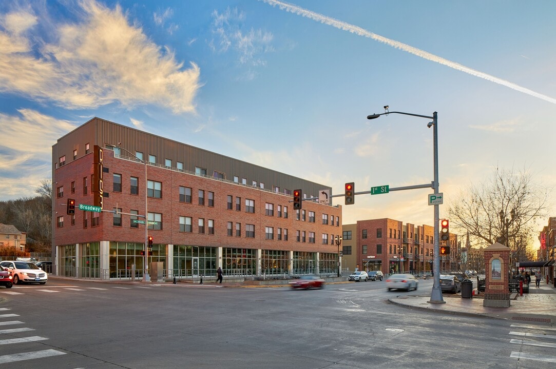 Sawyer/Rise Apartments in Council Bluffs, IA - Building Photo