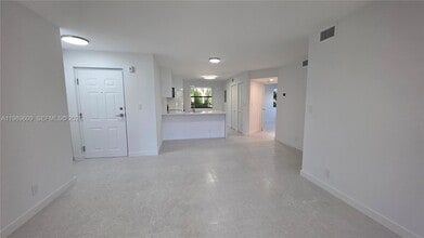 10161 W Sunrise Blvd, Unit 101 in Plantation, FL - Building Photo - Building Photo