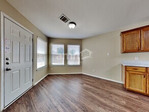 5517 Parkview Hills Ln in Fort Worth, TX - Foto de edificio - Building Photo