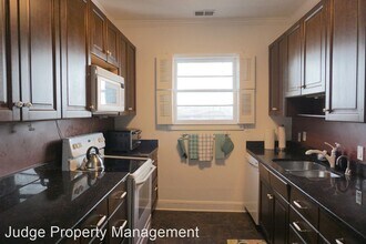 213 E Hall St in Savannah, GA - Building Photo - Building Photo